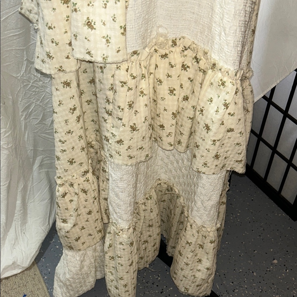 POL Floral Tiered Spaghetti-Strap Maxi Dress - Cream size medium - Picture 6 of 16
